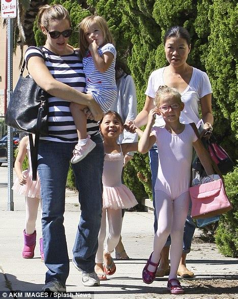 Pregnant Jennifer Garner Balances Seraphina On Her Hip And Takes Violet To Ballet Daily Mail