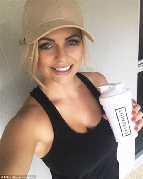 The Bachelor S Faith Williams Continues Her Workout Regime Despite Fractured Foot Daily Mail
