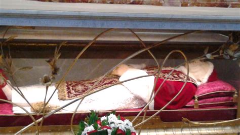 The On Line Buzzletter Italy Blog 59 Vaticans Dead Pope Display