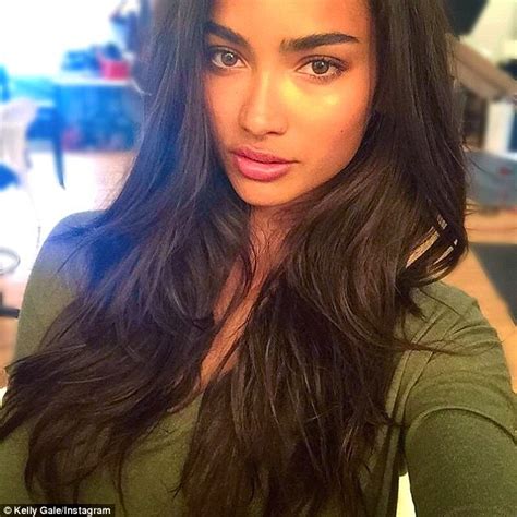 Victorias Secret Stunner Kelly Gale Shares Makeup Free Selfie On Her 20th Birthday Daily Mail
