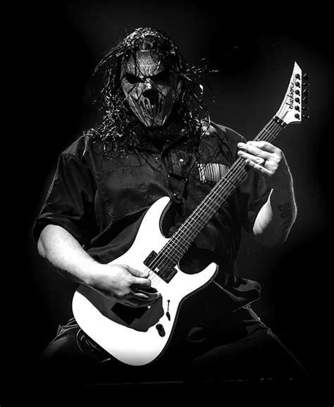 Ultimate Guitaristbassist Mick Thomson Sipknot