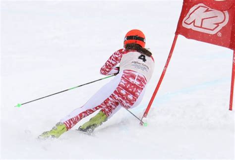 Peu de temps après, l'autrichienne rosina schneeberger se blessait gravement à la jambe. ÖSV-Nominierungen FIS Alpine Junioren-WM 2012