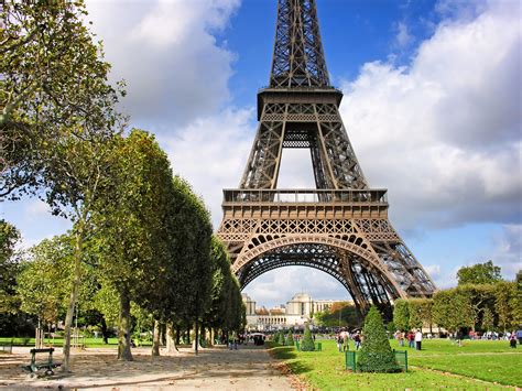 46 Eiffel Tower Wallpaper For Desktop On Wallpapersafari