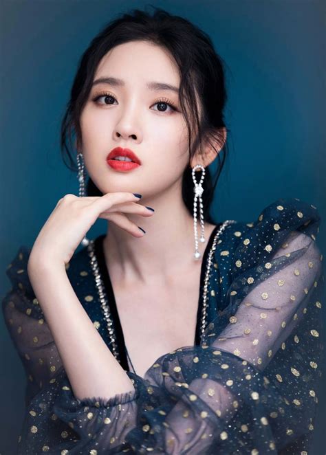 Tang Yixin Poses For Photo Shoot China Entertainment News Poses For
