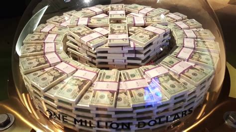 This museum celebrating the almighty dollar lets visitors literally stand in the shadow of a million bucks. Federal Reserve Bank of Chicago Money Museum 2018 - YouTube