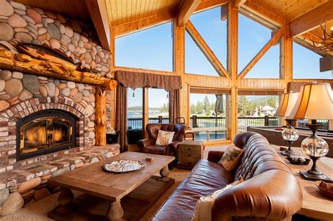 No. 27 Incredible Lakefront Lodge Has Grill and Waterfront - UPDATED