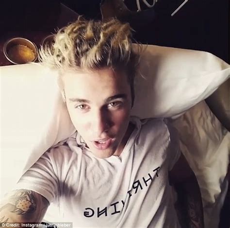 Topless Justin Bieber Shows Off His Chiselled Abs In A Revealing