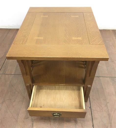 Lot Bassett Mission Style Freestanding Oak End Table