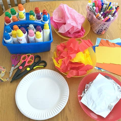 Paper plate animals are great for storytelling or role playing. Toddler Approved!: Paper Plate Flower Fine Motor Craft