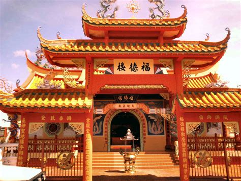 Kuala lumpur's most popular chinese temples are set within the popular chinatown kl district, where you can experience the daily life of the city's chinese community. Culture Of Malaysia ★: Social Customs