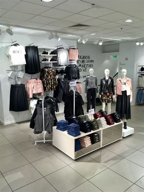 Merchandising Visuel Merchandiser Styling Mode Fashion Display Handm