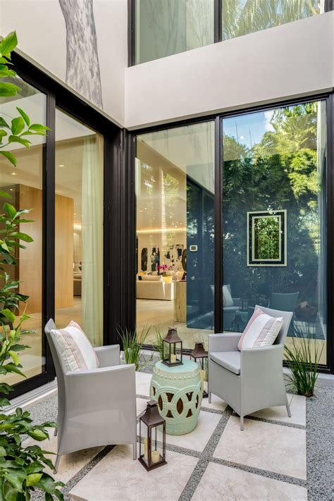 Photo 9 Of 18 In 18 Homes That Keep Things Fresh With Central Atriums