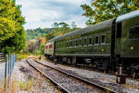 Ridiculously Charming Train Rides To Take In Maryland This Fall