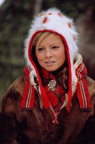 This site is inspired by humans of. sami women | Kultur, Dräkter, Porträtt