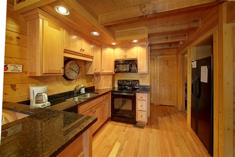 Cheap cabin rentals looking for cheap cabins in pigeon forge, tn and gatlinburg, tn area of the smoky mountains? 6850290116.jpg 2,100×1,400 pixels | Pigeon forge cabin ...