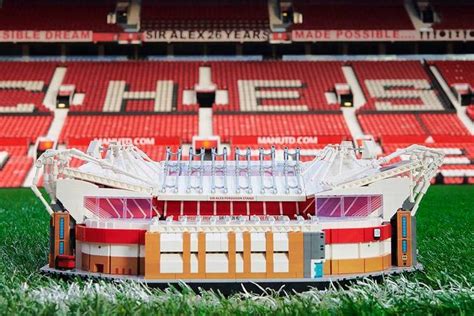 The model will bring old trafford to the homes of manchester united's enormous fanbase, counting 1.1 billion fans and followers worldwide, and to those who have not yet been able to experience the stadium in. LEGO Crafts 3,898-Piece Model of Manchester United's Old ...