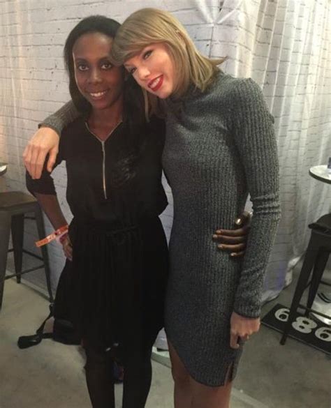 Taylor Swift With Fans In Loft 89 9215 Taylor Swift 1989 Taylor