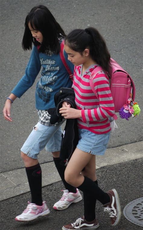 私服JS盗撮エロ画像通学中下校中のランドセルを背負ったJSを街撮りショーパンやミニスカートから伸びるスラリとした生足がエロい