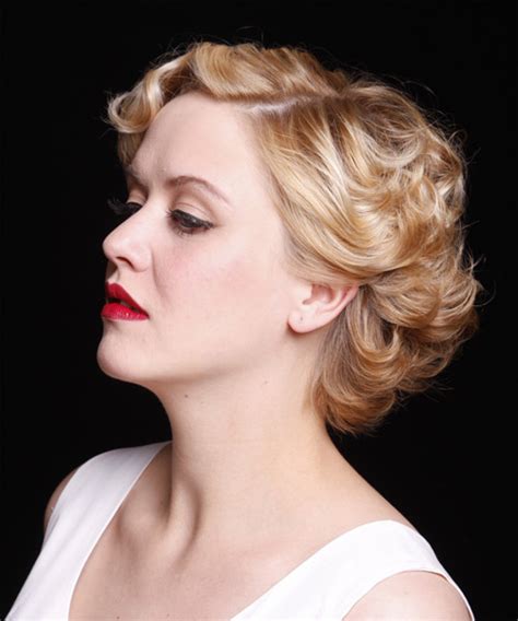 The war impacted every part of life in the 1940s even hair styling. Short Wavy Strawberry Blonde Hairstyle