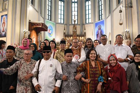 Ragam suku bangsa di indonesia kemudian berdampak pada keragaman bahasa. Ragam - Budaya | Indonesia.go.id
