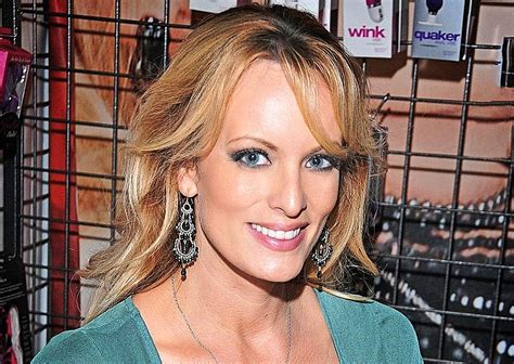 Stormy Daniels Naj Bi Grozili Da Ne Spregovori O Razmerju S Trumpom Primorske Novice