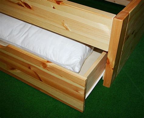 Dieses bett in kiefer bietet ihnen einen gemütlichen schlafplatz für ihr zuhause. Bett 140x200, 4 Schubladen, Komforthöhe 45cm, Kiefer ...