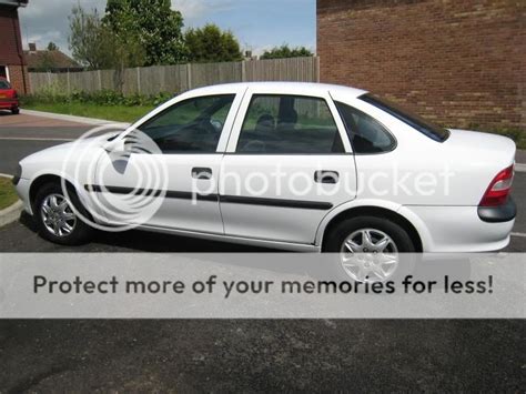 1998 Vauxhall Vectra 18 Ls 16v White Spares Or Repairs