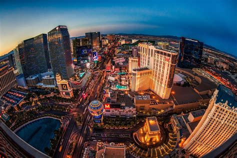 Download Vegas 4k View Of Skyline Wallpaper