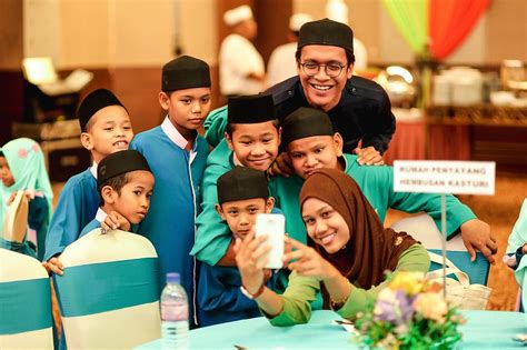 Free download and streaming nasi kandar anak mami the movie on your mobile phone or pc/desktop. Filem ANAK MAMI NASI KANDAQ di Pawagam Aidilfitri Ini ...