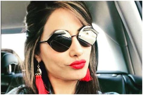 Hina Khan Posts A Message On Mothers Day Gets Trolled Once Again Tv News India Tv
