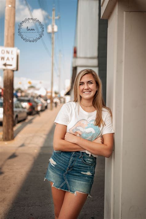 High School Senior Portrait Poses For Girls