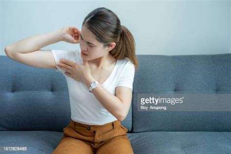 Swollen Lymph Nodes Photos And Premium High Res Pictures Getty Images