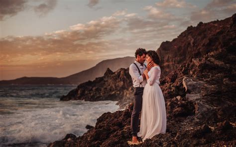 Having the best lenses for wedding photography will help you capture those special moments, no matter where they occur. 15 Best Canon Wedding Lenses in 2021