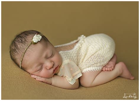 Newborn Baby Girl Pictures » Photography by Lindsay - Martinsburg WV Portrait Photographer