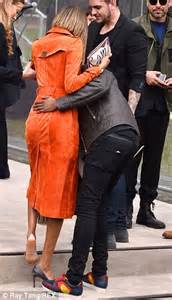 Jourdan Dunn Rocks Orange Trench To The Burberry Lc M Show Daily Mail Online