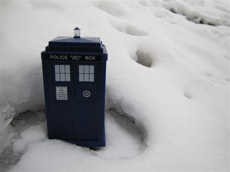 Tardis In The Snow By Michaela1232001 On Deviantart