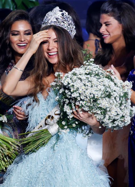 تتويج مايا رعيدى ملكة جمال لبنان 2018 وميرا طفيلى وصيفة أولى اليوم السابع
