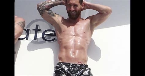 Lionel Messi bronze à Ibiza sa femme boycotte le maillot de bain