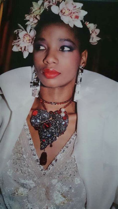 Mounia En Janvier 1985 Haute Couture été 1985 Photo Roxanne Lowit Vintage Ysl Vintage Beauty