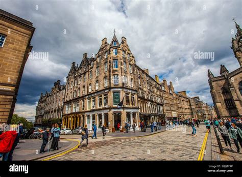 Old Town Edinburgh Edinburgh High Street Hi Res Stock Photography And