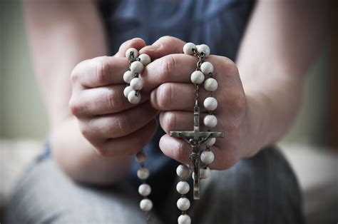 What is a rosary at a funeral. How to Pray the Rosary of the Blessed Virgin Mary