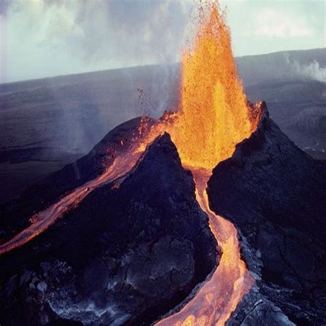 Volcanoes Are The Result Of Tectonic Movement Of Earths Crust Hawaii