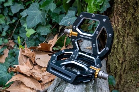 Top 3 Best Clipless Cycling Pedals For Beginners Reviews For 2021