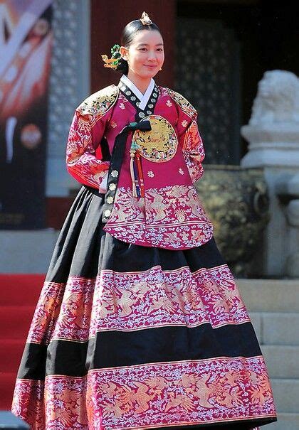 Baju Tradisional Korea Caroline Russell