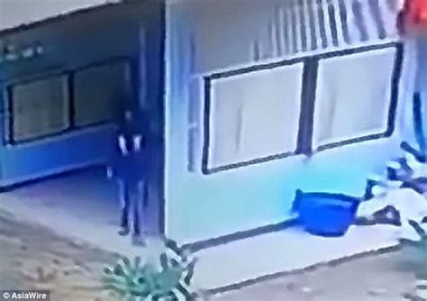 Thief Breaks Through A Window In Malaysia Daily Mail Online