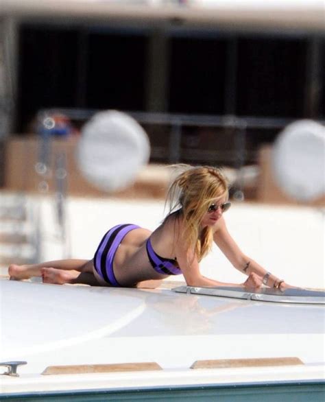 Avril Lavigne Presume Cuerpazo En Bikini Y Causa Euforia En Redes Sociales Escandala Kulturaupice