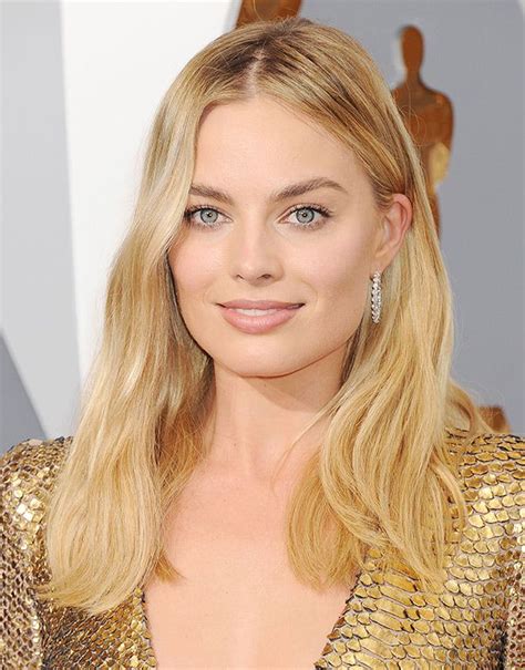 Heres How To Get Margot Robbies Textured Oscars Waves In 4 Simple Steps Margot Robbie Hair