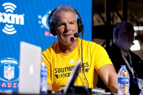 Brett Favre Ignores And Blocks Reporter Who Asked Him If He Was Ever