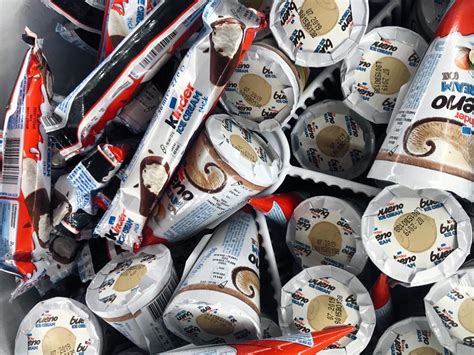 Kinder bueno (kinder is german for children, bueno is spanish for good) is a chocolate bar made by italian confectionery maker ferrero although it was inspired by reuben mcardle. Kinder Bueno Ice-Cream Is Now A Thing - EatBook.sg