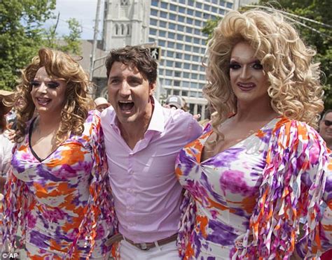 Justin Trudeau Meets Cross Dressers At Gay Pride Parade Daily Mail Online